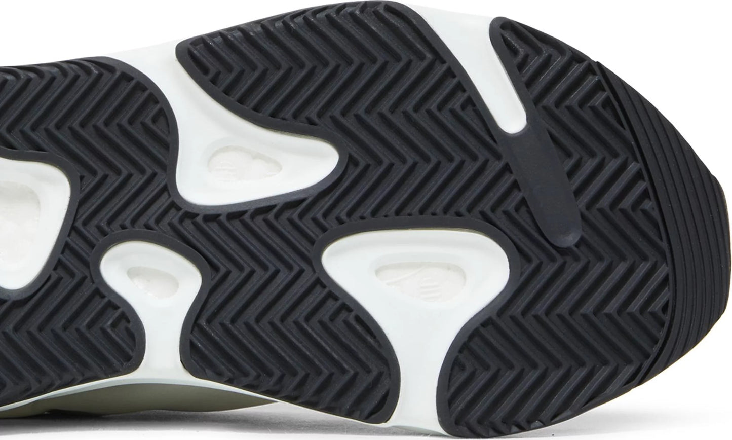 Yeezy 700 MNVN