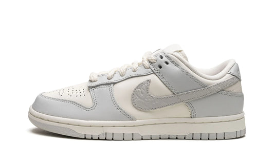 NIKE DUNK LOW WMNS "Needlework"